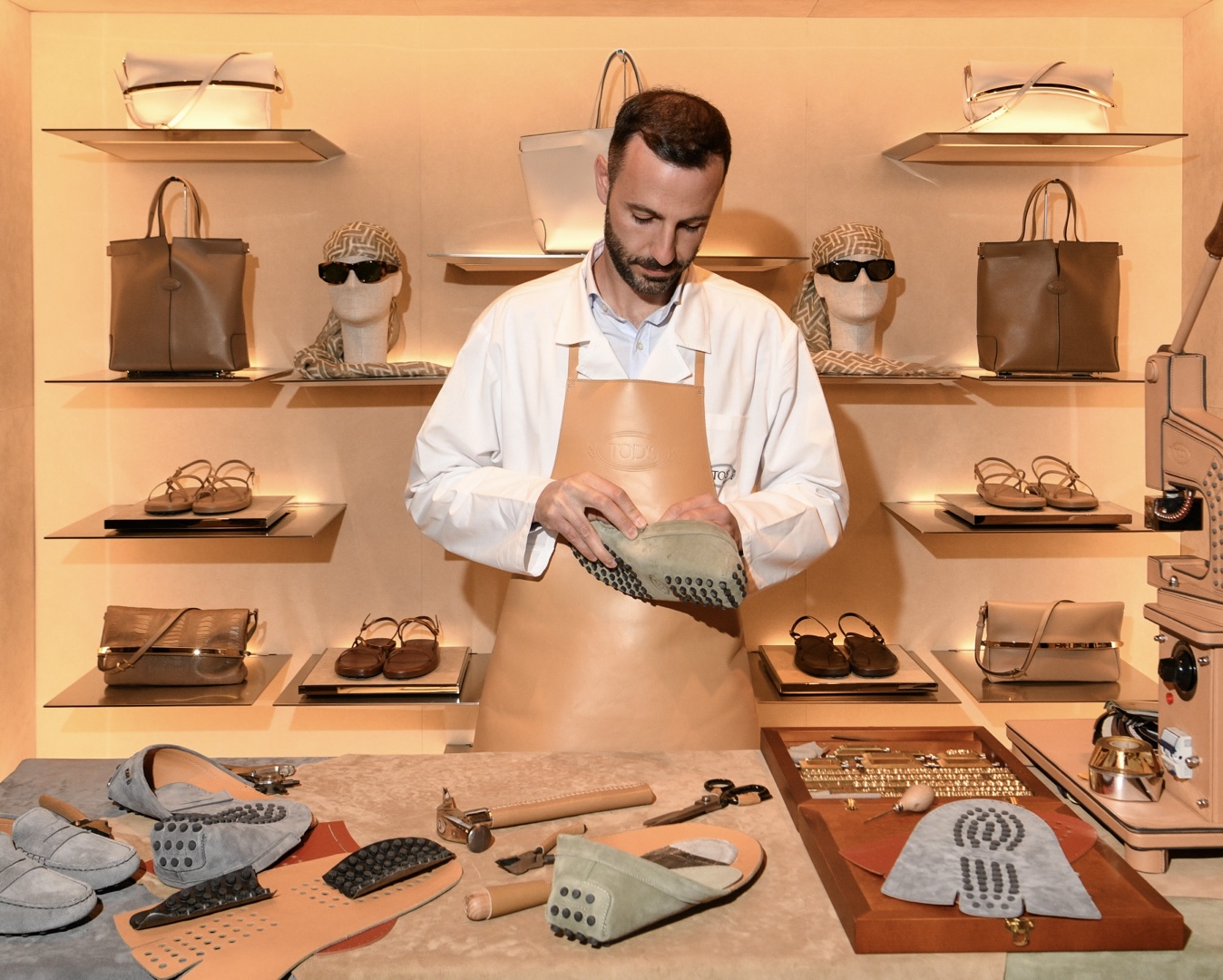 Tod’s เฉลิมฉลองรองเท้า Gommino งานดีไซน์ไอคอนิก พร้อมเปิดตัวหนังสือ Italian Hands กลางแมนฮัตตัน