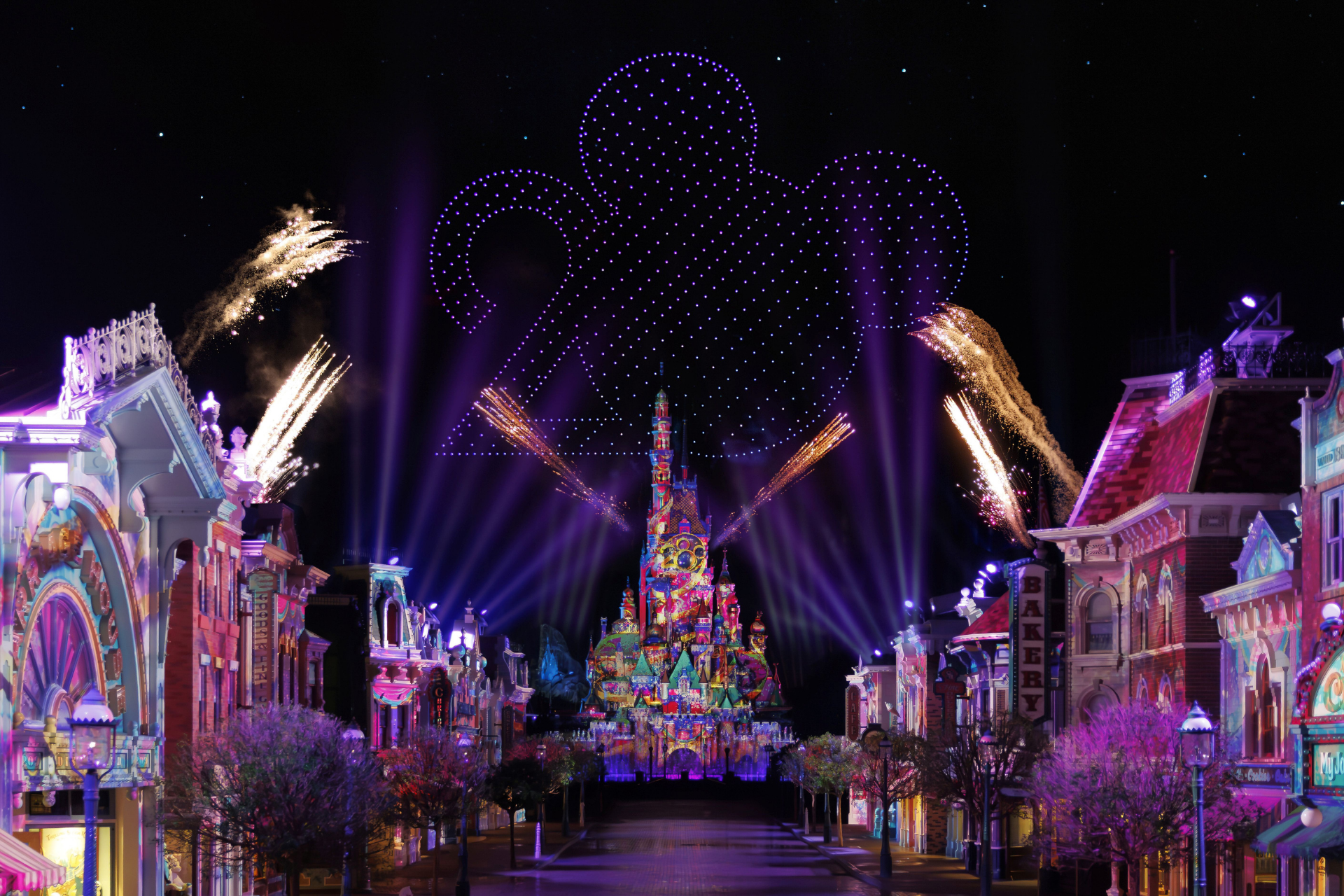 Hong Kong Disneyland Resort ฉลองครบ 20 ปีอย่างยิ่งใหญ่ด้วยปาร์ตี้สุดพิเศษ 'The Most Magical Party of All'